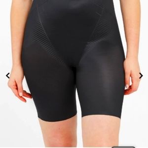 NWT Spanx Thinstincts highwaist mid thigh short